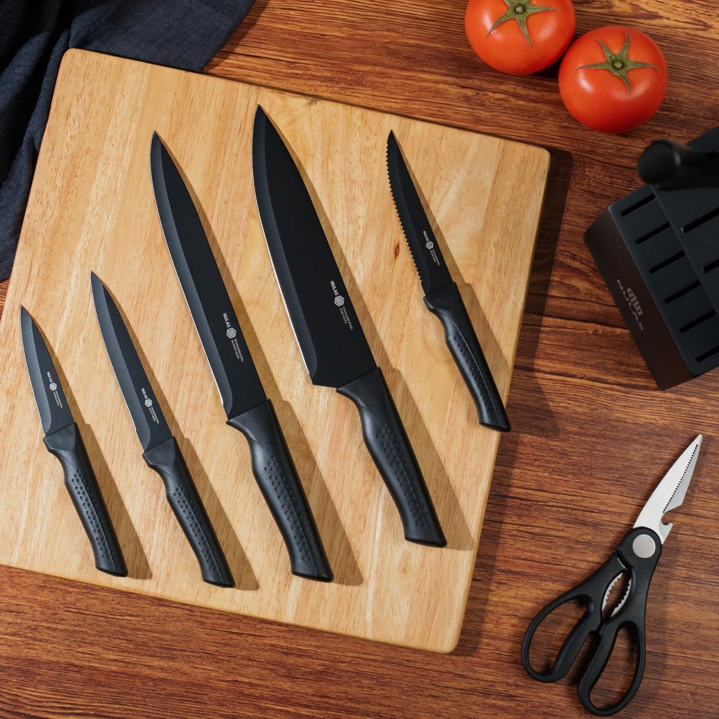 Knife Set, 15-Piece Kitchen Knife Set with Block and Built-in Sharpener, Dishwasher Safe, Non-slip Handle, 6 Steak Knives, Black