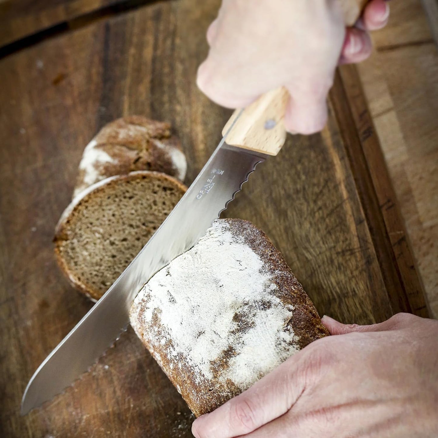 Parallele Bread Knife – Serrated, Curved Blade for Slicing Bread and Tough Rinds, High Carbon X50CrMoV15 Stainless Steel, Made in France