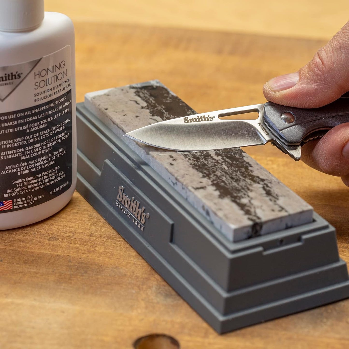 Smith's HON1 Honing Solution - 4oz Bottle - Lubricate Sharpening Stones - Built-In Stone Cleaning Agents & Rust Inhibitors - Oil for Tool & Knife Sharpening Stone - Prevents Clogged Pores