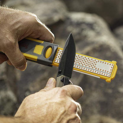 Smith's 51178 Pack-Pal 4" Diamond Combination Sharpener – Retractable 2-Sided Stone Camping Knife Sharpener – Straight & Serrated Blades - Lightweight, Compact, Handheld - Fire Starter – Hiking Tool