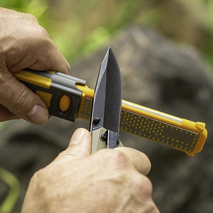 Smith's 51178 Pack-Pal 4" Diamond Combination Sharpener – Retractable 2-Sided Stone Camping Knife Sharpener – Straight & Serrated Blades - Lightweight, Compact, Handheld - Fire Starter – Hiking Tool