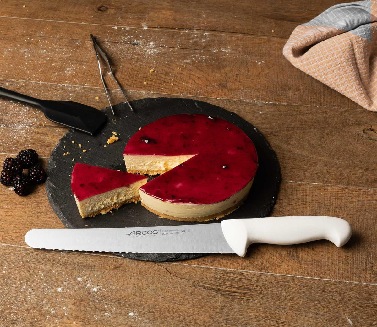 Pastry Knife/Cake Knife 10 Inches Nitrum Stainless Steel and 250 mm blade. Cut, section, and slice bases for cakes Ergonomic Polypropylene Handle. Series 2900. Color Black