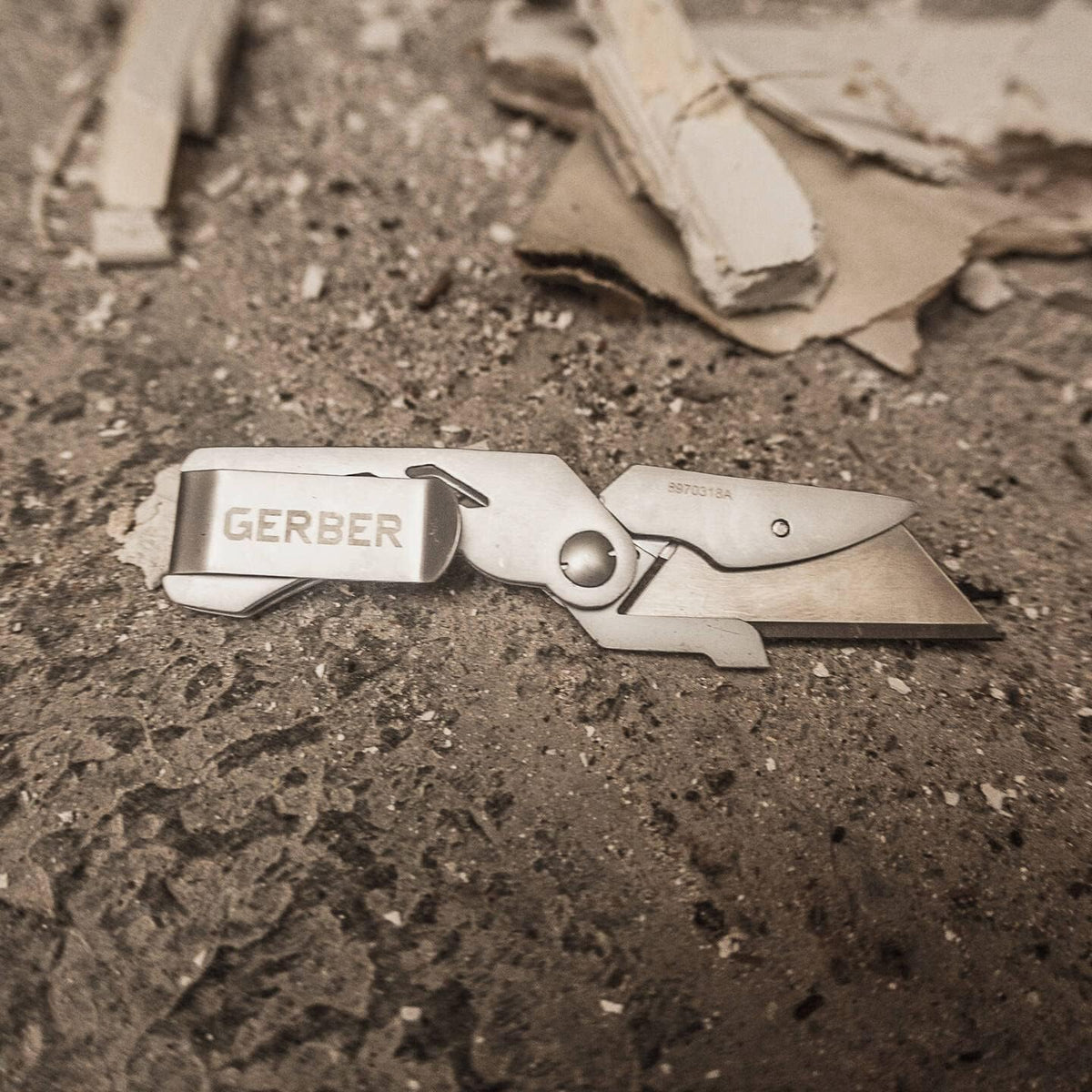Gear EAB Lite Pocket Razor Knife with Money Clip - EDC Gear Folding Stainless Steel Utility Knife with Box Cutter Blade for Everyday Carry