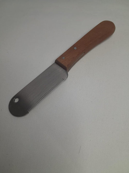 TAMSCO 6-Inch Stripping Knife, Wooden Handle Medium Teeth, 3-Inch Blade, Hardened Stainless Steel