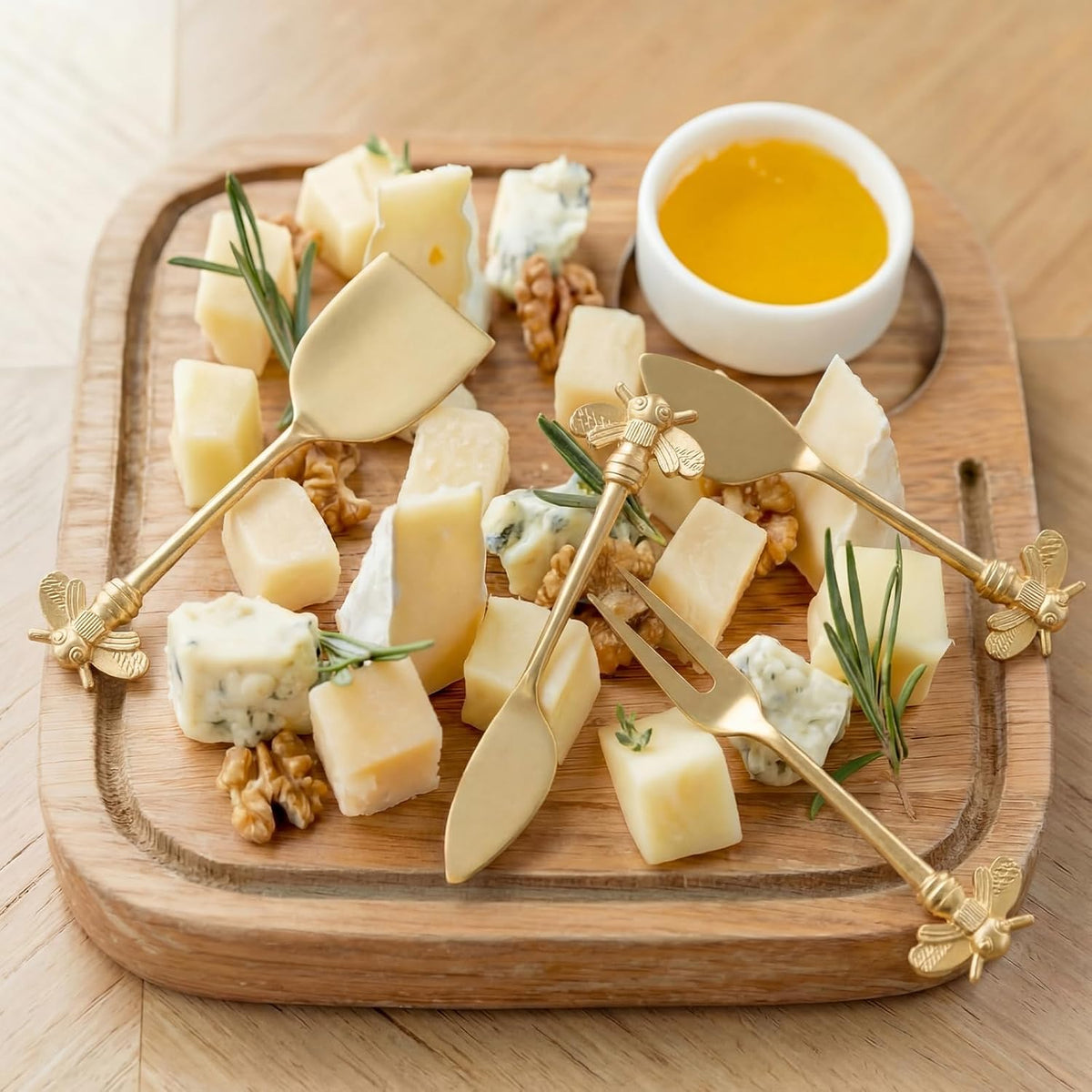 Set of 4 Bee Cheese Knives Set with Bag Cheese Spreaders