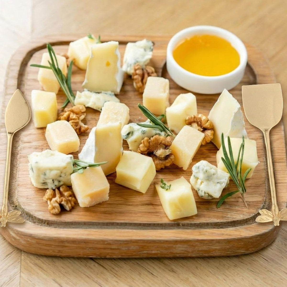 Set of 4 Bee Cheese Knives Set with Bag Cheese Spreaders