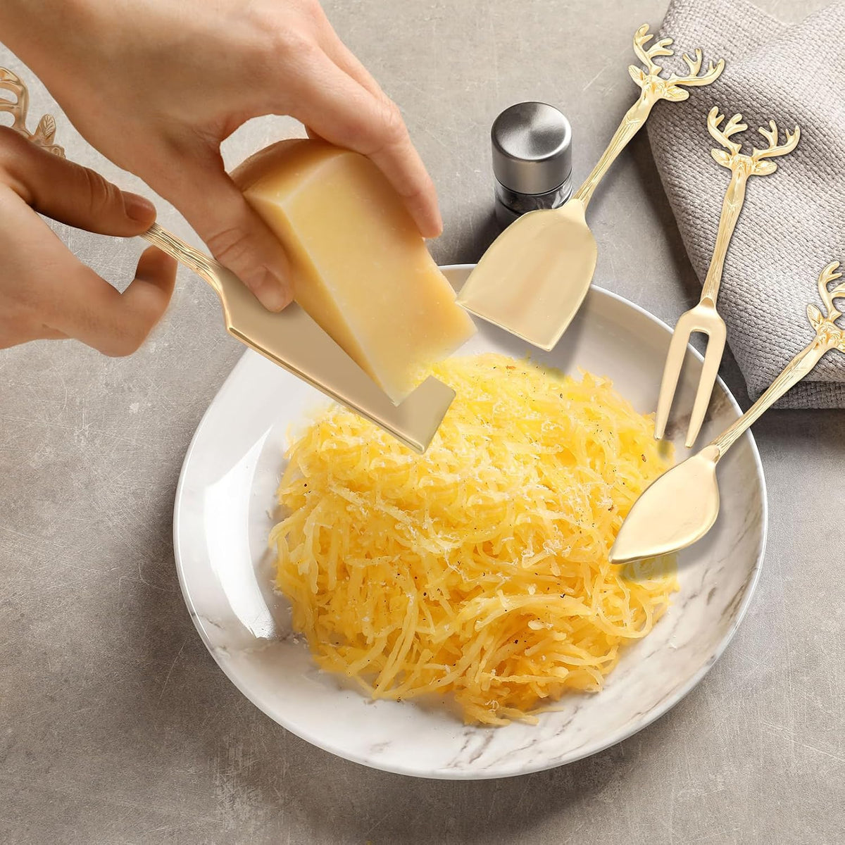 Set of 4 Bee Cheese Knives Set with Bag Cheese Spreaders