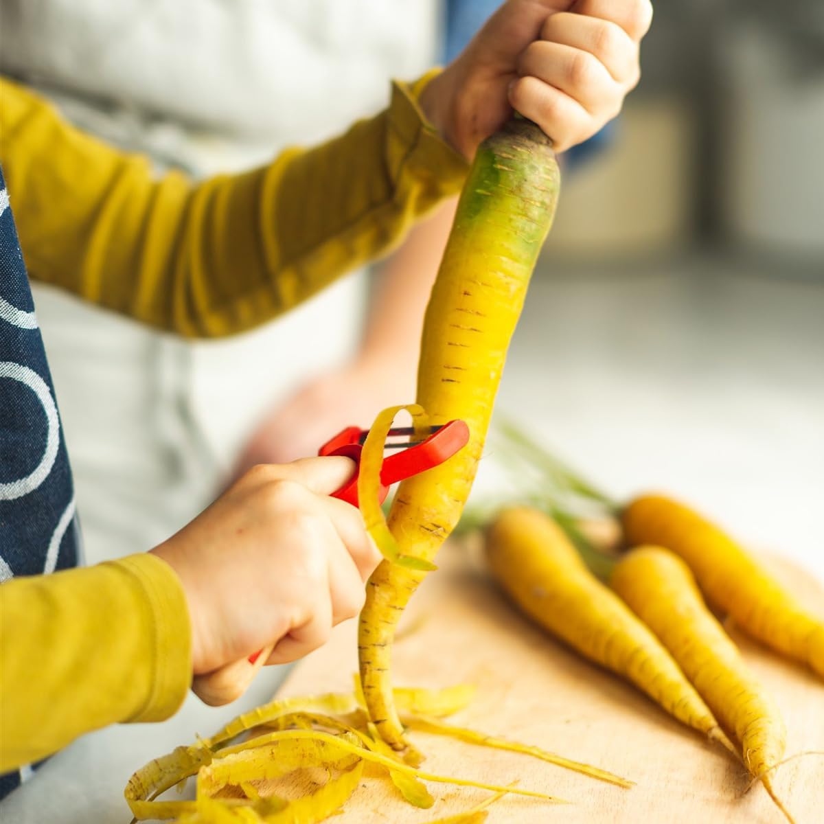 Le Petit Chef Peeler For Children and Teaching Food Prep and Kitchen Safety, Made in France