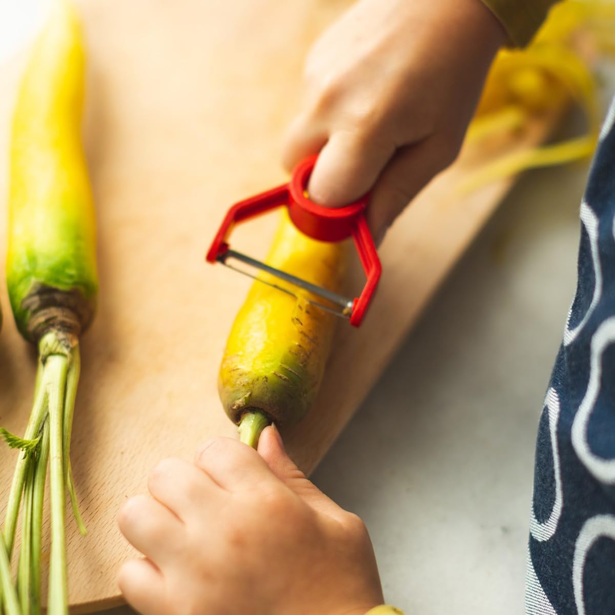 Le Petit Chef Peeler For Children and Teaching Food Prep and Kitchen Safety, Made in France