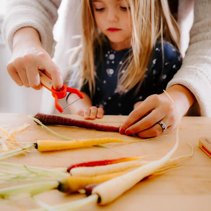 Le Petit Chef Peeler For Children and Teaching Food Prep and Kitchen Safety, Made in France