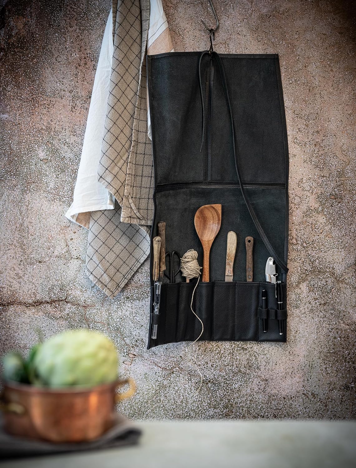 Leather Knife Roll Bag for Chef`s - Premium Knife Roll Case made of Genuine Water-Buffalo Leather, knives storage Bosse (black)