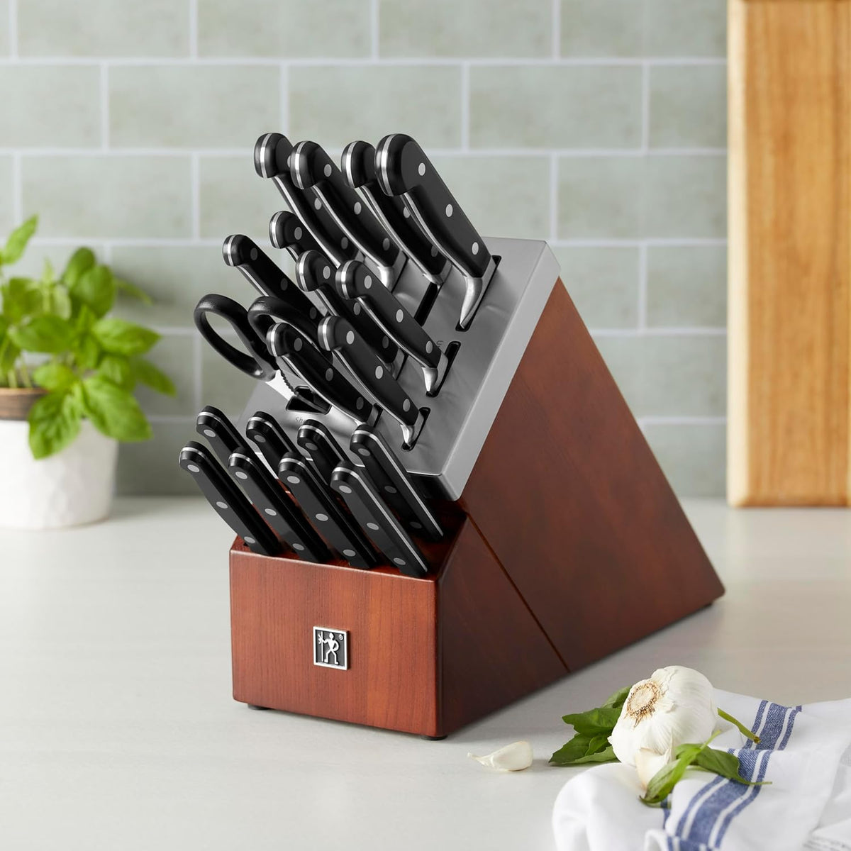 Classic Precision 20-pc Self-Sharpening Knife Block Set