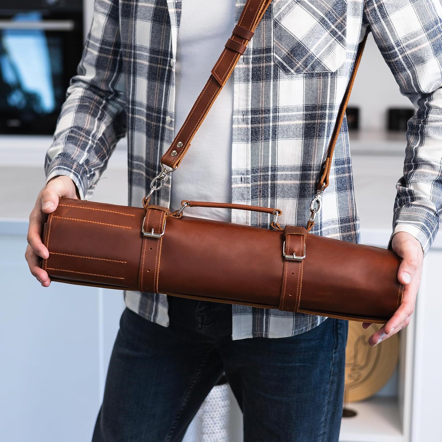 Leather Knife Roll Bag – Full Grain Leather Chef Knife Bag with 6 Slots & Zipped Pocket, Fits Knives up to 16 Inches, Travel-Friendly Knife Carrier with Adjustable Shoulder Strap, Warm Brown