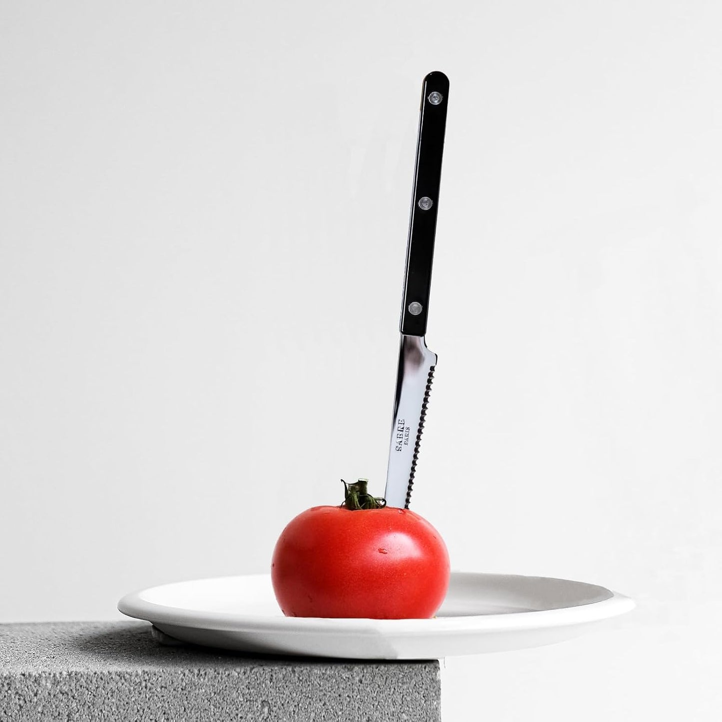 Serrated Knife 8.5 inches - Bistrot Collection - Perfect for Tomatoes, Lemons, Breads - Stainless Steel & Nylon - Dishwasher Safe - Black - Brilliant Finish