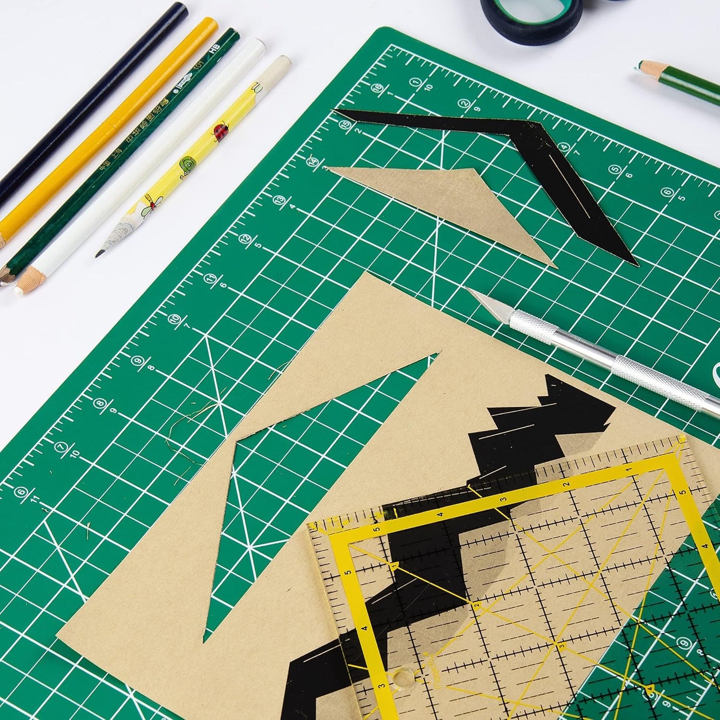 Self-Healing Cutting Mat 12x18 Inch, Double-Sided 5-Ply Gridded Rotary Cutting Board, Non-Slip Surface for Sewing, Quilting & Crafts, Green/Black