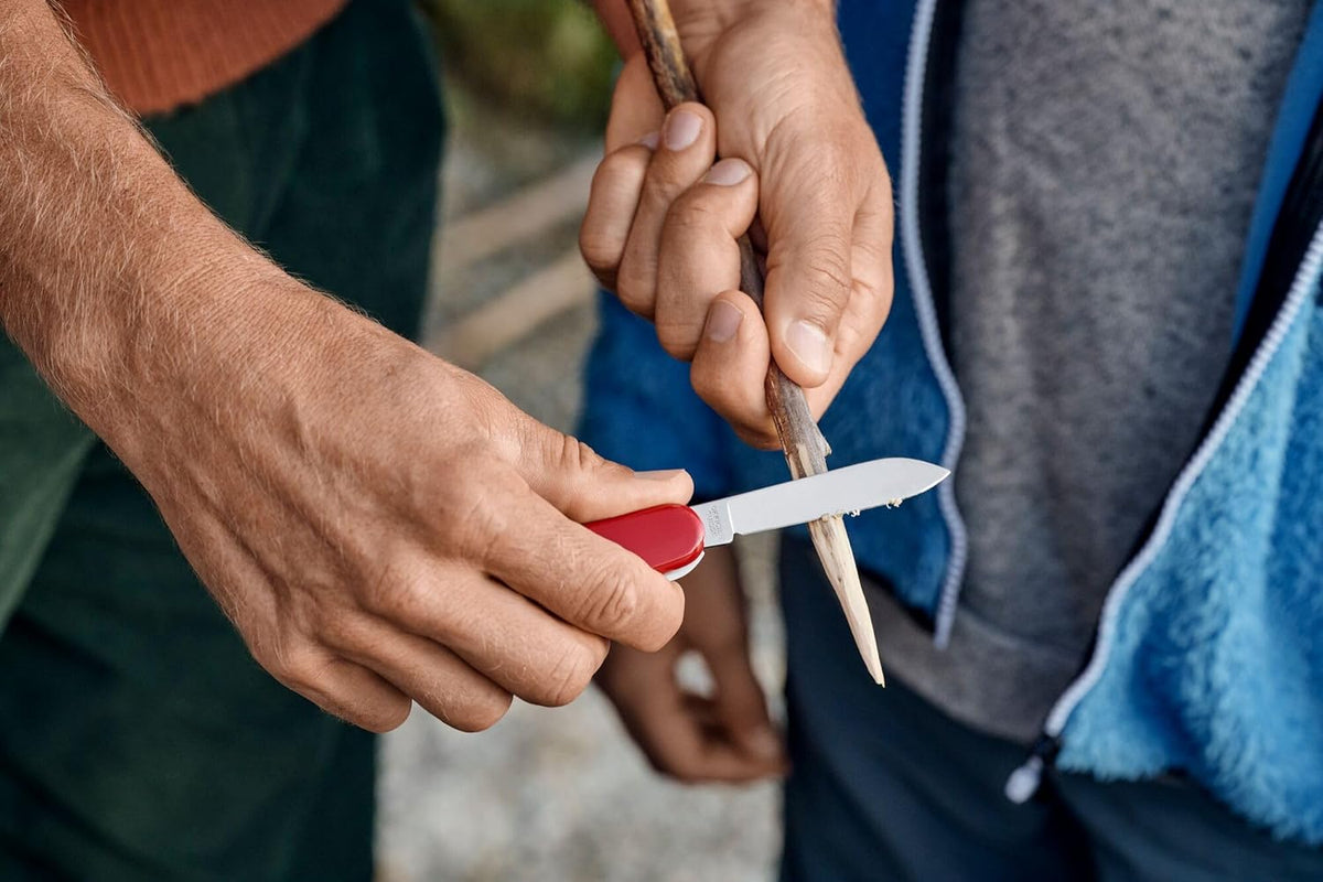 Huntsman Swiss Army Knife, 15 Functions, Swiss Made Pocket Knife with Large Blade, Screwdriver, Scissors and Wood Saw - Red