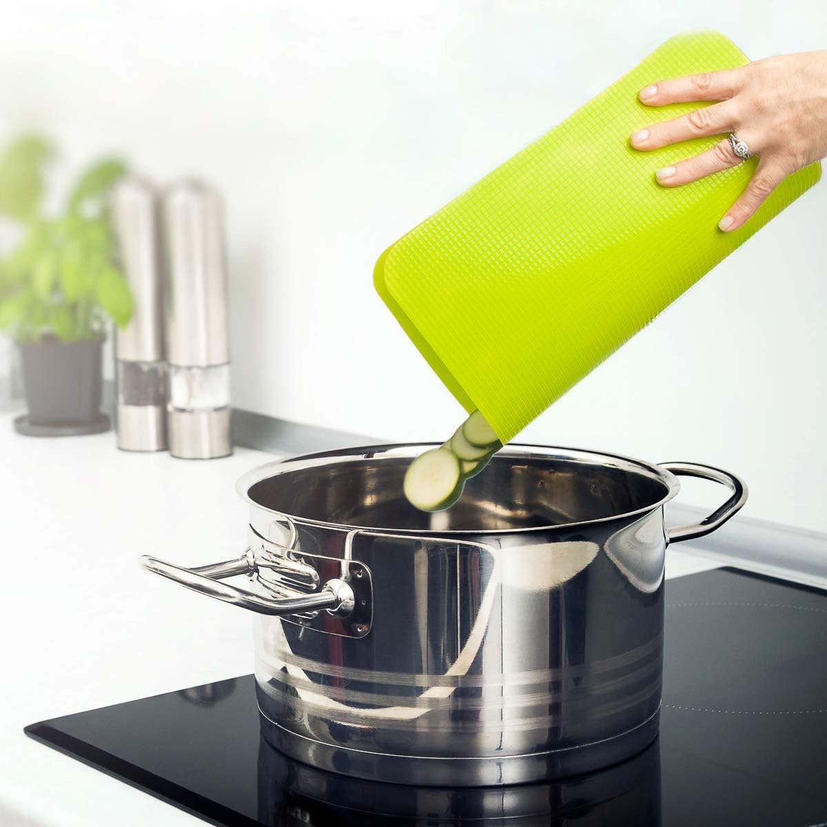 Simply Genius Plastic Cutting Boards - Flexible Color Coded Cutting Board Set - Textured Grip Odor-Resistant Dishwasher-Safe Chopping Mat - Pack of 4-8 in x 11 in - Multicolor