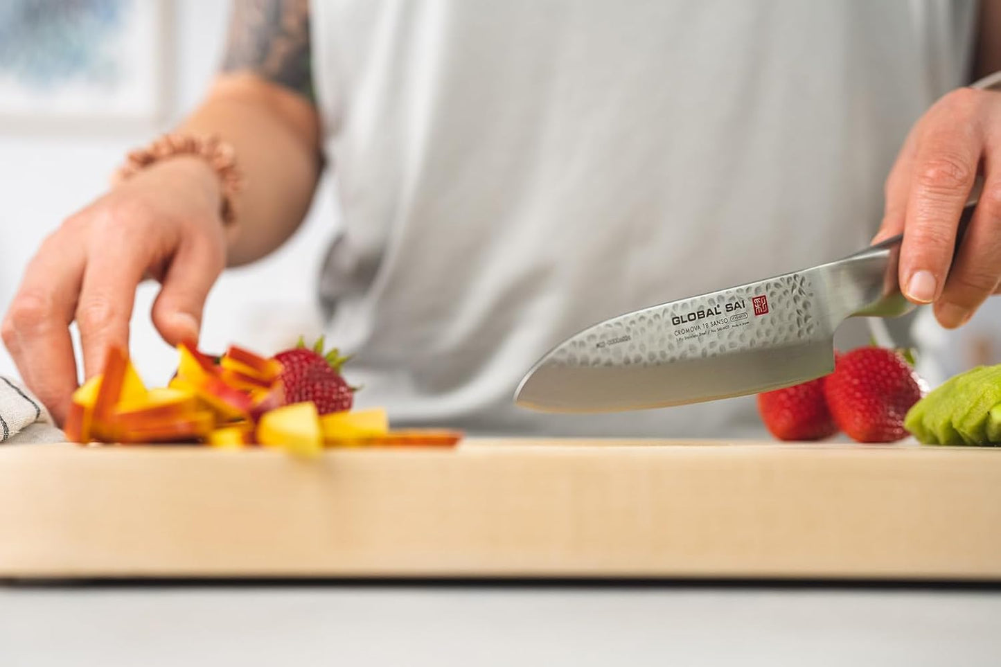 Global SAI 6 1/2 Inch Bread/Sandwich Knife - Lightweight Japanese Stainless Steel, Razor Sharp Edge, Hand Hammered Blade, Thumb Rest, Made in Japan, SAI-M04