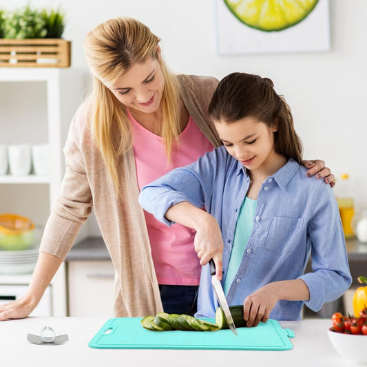 Flexible Cutting Board, With Finger Guard Silicone Cutting Board Non Slip Cutting Mat Foldable Chopping Board Mat for Meat and Vegetables (Green)