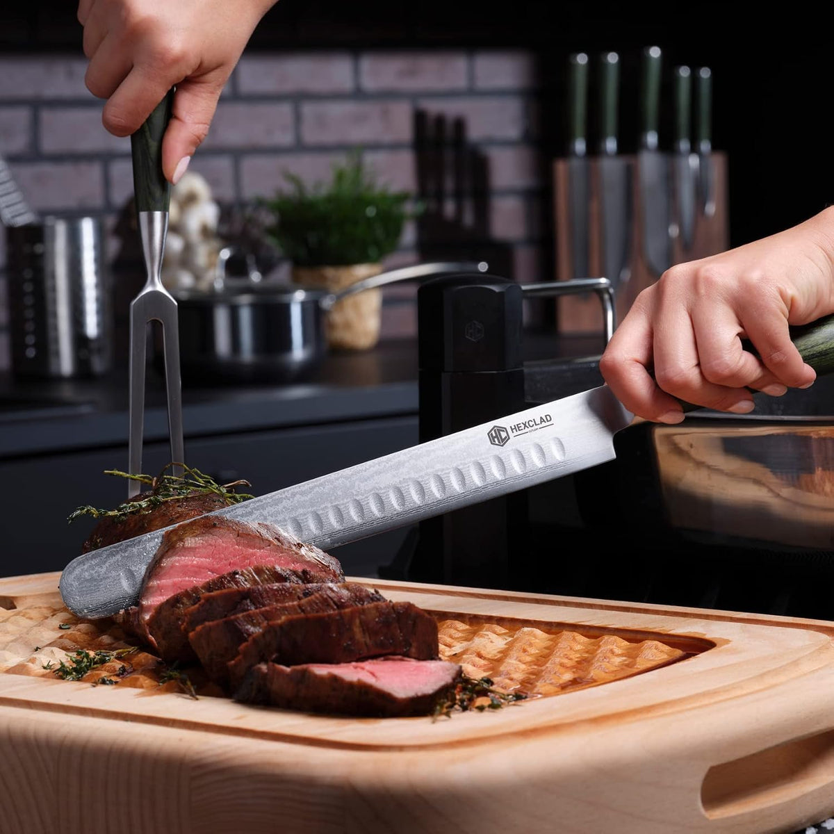 Hybrid Beechwood Carving and Cutting Board with Drip Tray