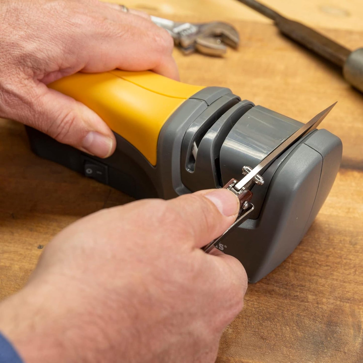 Smith’s 50029 Compact Electric Knife Sharpener , Stainless , Kitchen Knife 2 Stage Sharpener , Electric & Manual , Blade Guide , Quick Sharpening & Polishing , Straight Edge Blades , Handheld 120 V