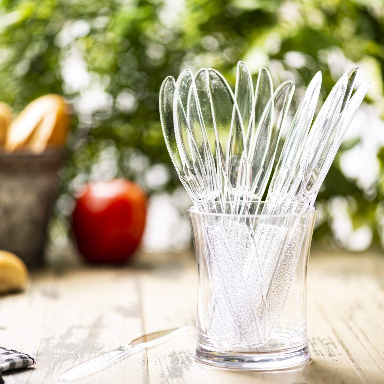GUSTO [100 Pack Clear Plastic Knives Heavy Duty with Engraved Design - Disposable, Sturdy for Parties, Weddings, and Events-(Formerly Comfy Package)