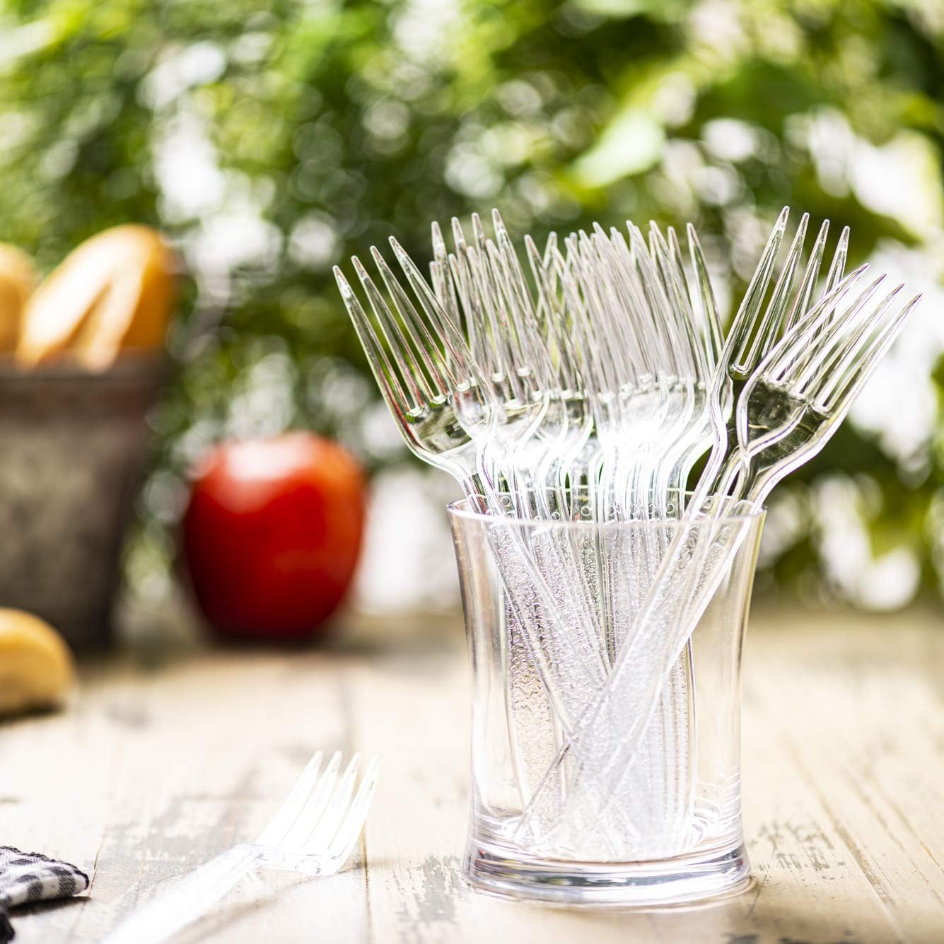 GUSTO [100 Pack Clear Plastic Knives Heavy Duty with Engraved Design - Disposable, Sturdy for Parties, Weddings, and Events-(Formerly Comfy Package)