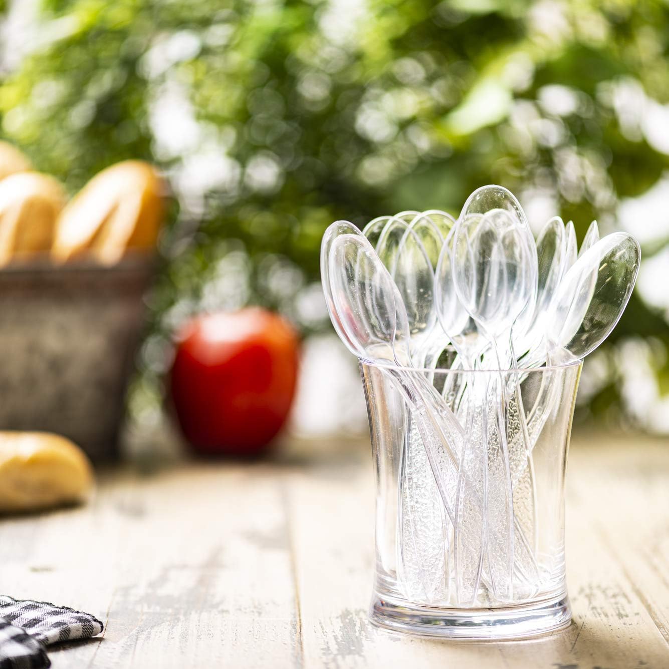 GUSTO [100 Pack Clear Plastic Knives Heavy Duty with Engraved Design - Disposable, Sturdy for Parties, Weddings, and Events-(Formerly Comfy Package)