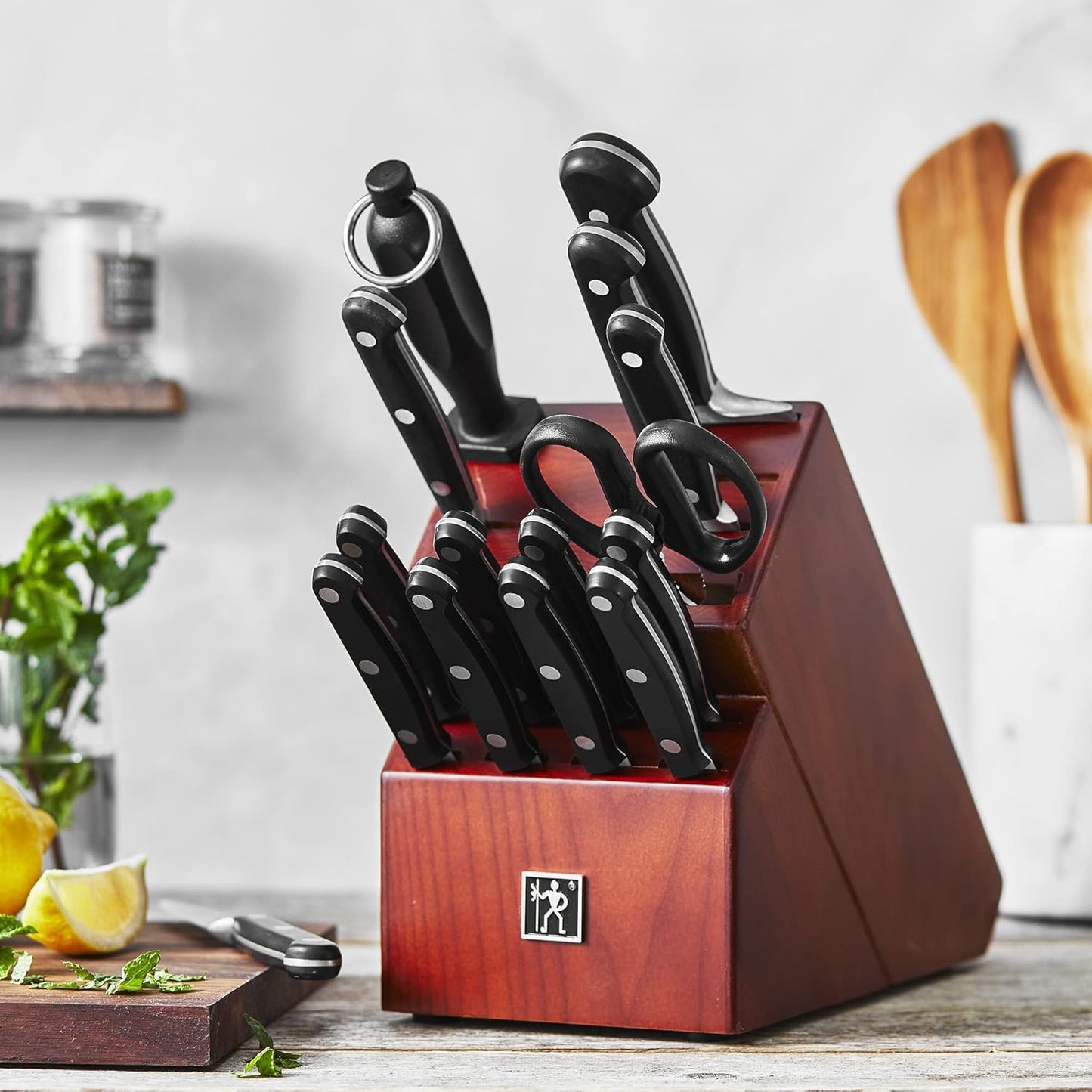 HENCKELS Classic Razor-Sharp 16-Piece Knife Block Set, Chef Knife, Bread Knife, German Engineered Informed by 100+ Years of Mastery