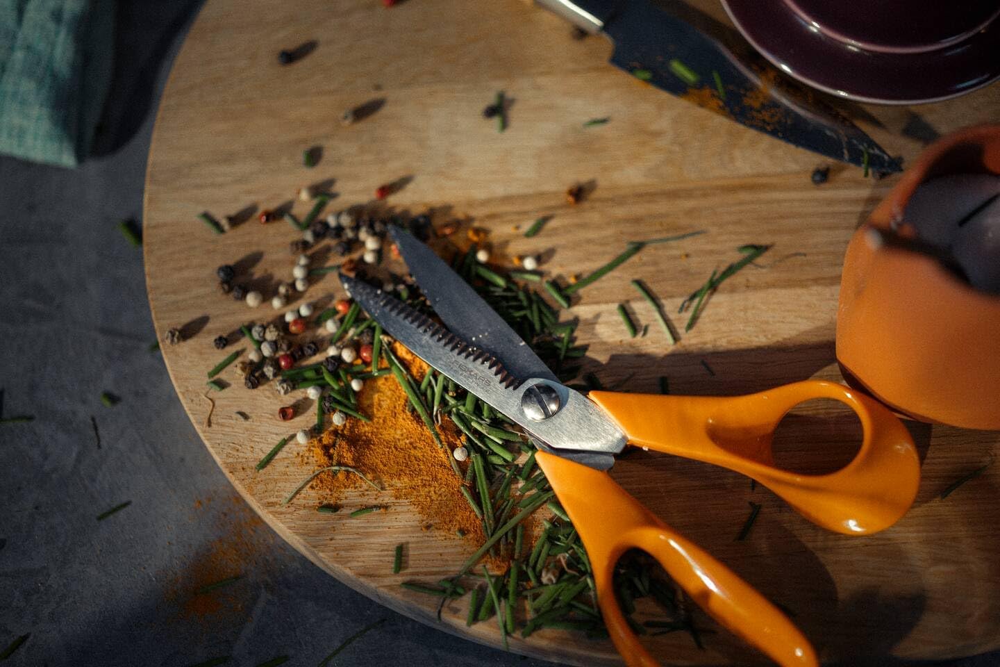 Fiskars Kitchen Scissors, Total Length: 18 cm, Quality Steel/Synthetic Material, Classic, 1000819