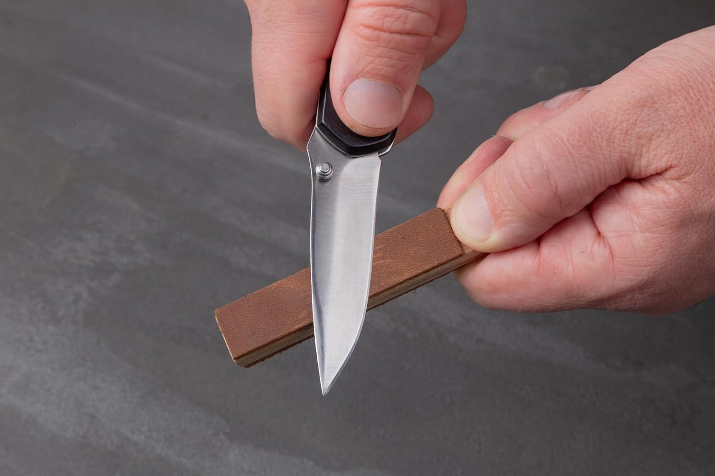 BPSKNIVES Knife Polishing Board for Careful Blade Polishing and Final Edge Refinement, Leather Strop with Polishing Compound for Knife Maintenance