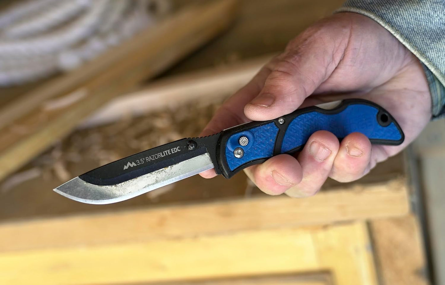 OUTDOOR EDGE 3.5" RazorLite EDC Knife. Pocket Knife with Replaceable Blades and Clip. The Perfect Hunting Blade for Skinning Deer. Blaze Orange with 6 Blades