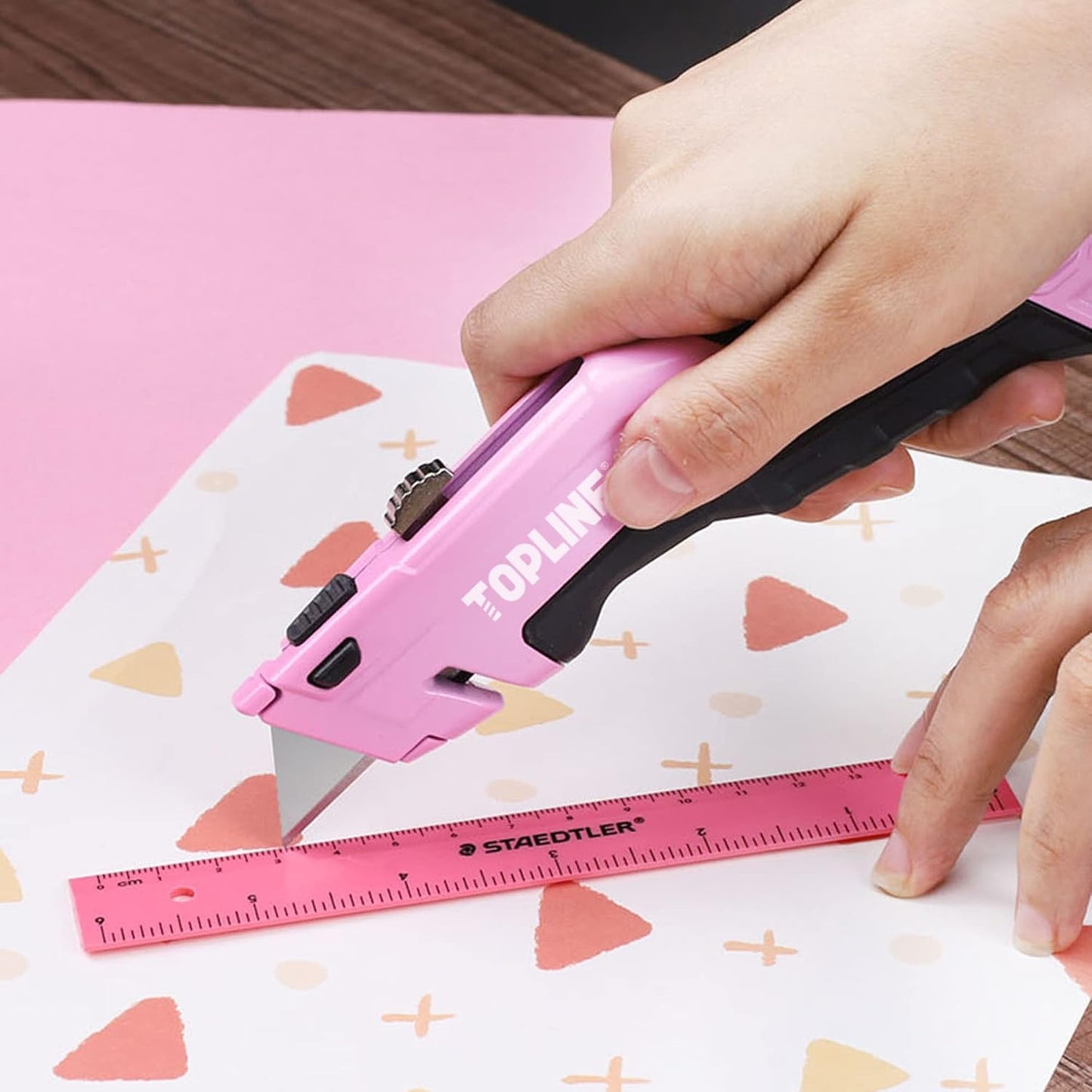 TOPLINE Retractable Pink Utility Knife, Retractable Pink Box Cutter, Blade Storage Design, 18-Piece SK5 Blades and a Dispenser Included