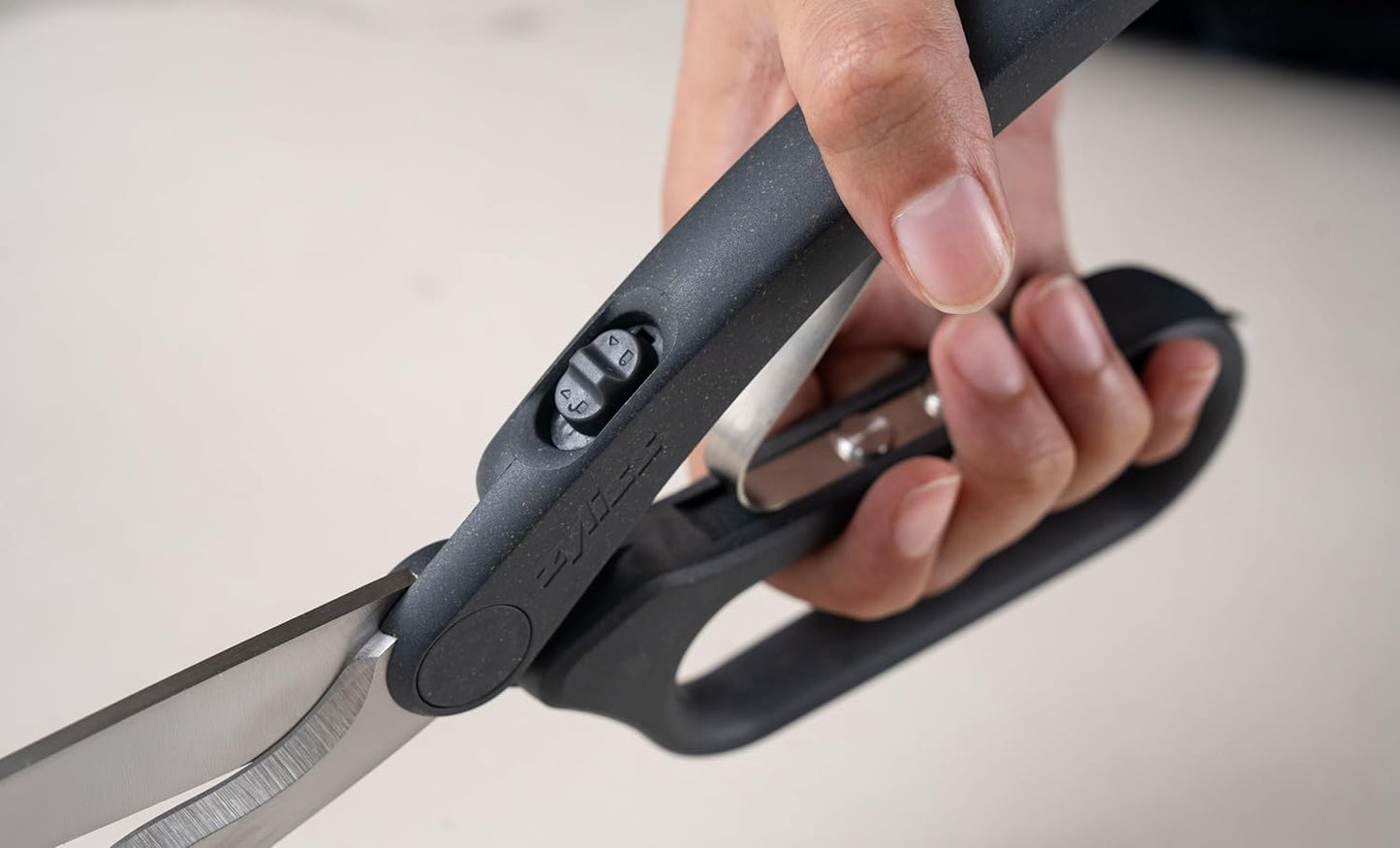 Zyliss 2-Piece Stainless Steel Kitchen Scissor & Shear Set – 7" Red & 9" Black – Micro-Serrated Blades, Soft-Touch Grip, Heavy-Duty Hinge & Box Cutter – Food Prep & Household Use Durable & Versatile