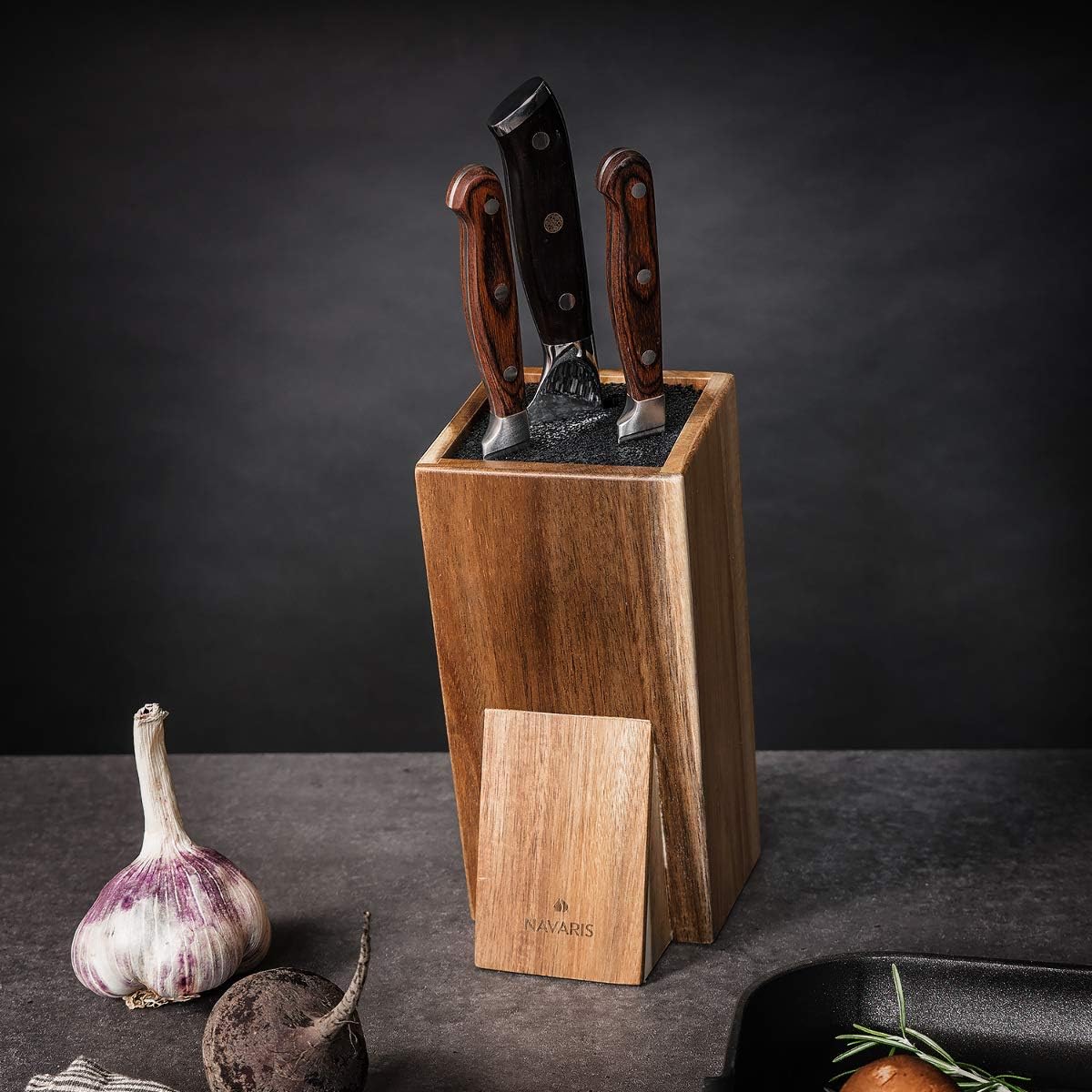 Navaris Universal Knife Block Holder - Rubber Wood Stand with Bristles to Fit Different Sizes of Knives - Angled Design, 9.8" x 5.9" x 4.1’" - Black