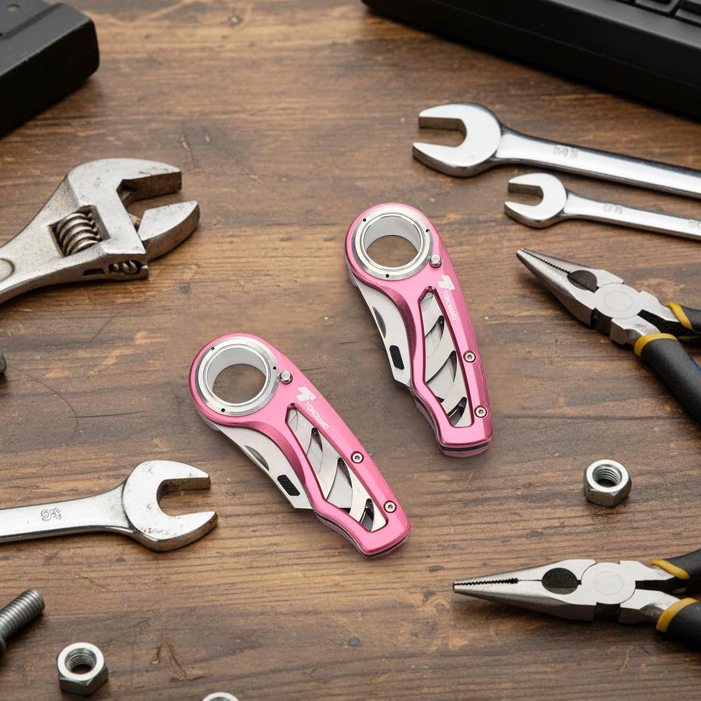 Tondiamo 4 Pcs Folding Pocket Utility Knife Heavy Duty Box Cutter Folding Razor Knife with Anti Slip Finger Loop Easy Change Blades 3 Lock Positions Design (Yellow,Red,Black,Green)