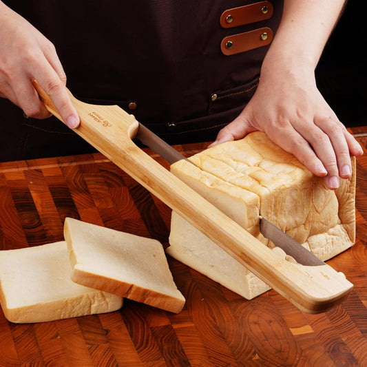 Albert&Grace Adjustable Bread Bow Knife - Sourdough Bread Slicer with Serrated Stainless Blade, Extra Replacement Blade & Sheath, Easy Thumb-Screw Swap, Right- or Left-Handed Use, Gift for Bakers