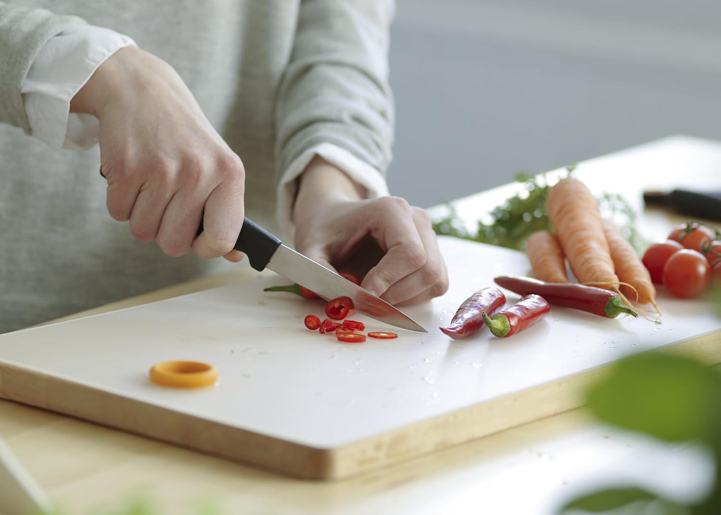 Fiskars Tomato Knife, Functional Form, Total Length: 23 cm, Japanese Stainless Steel/Plastic, 1057543