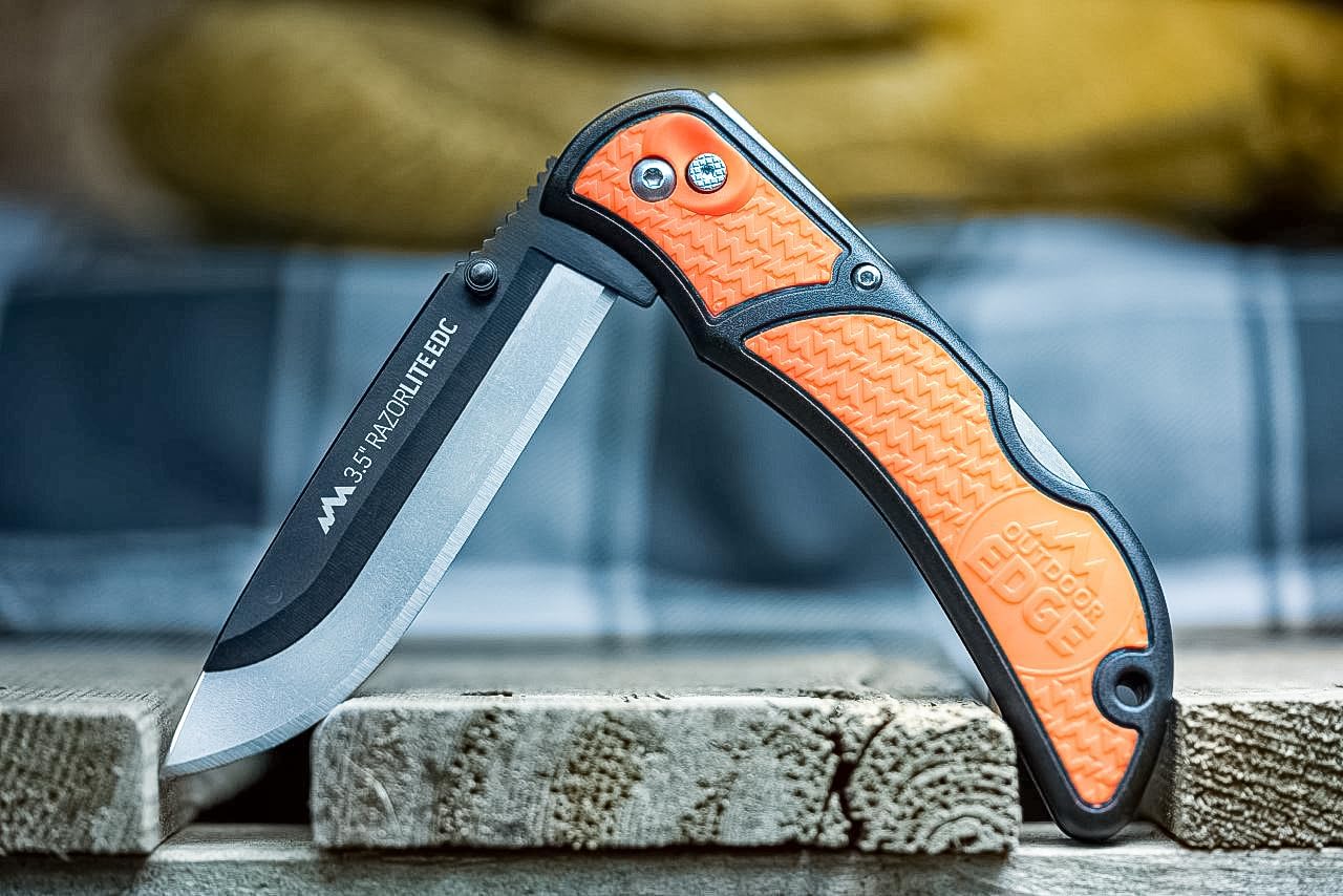 3.5" RazorLite EDC Knife. Pocket Knife with Replaceable Blades and Clip. The Perfect Hunting Blade for Skinning Deer. Blaze Orange with 6 Blades
