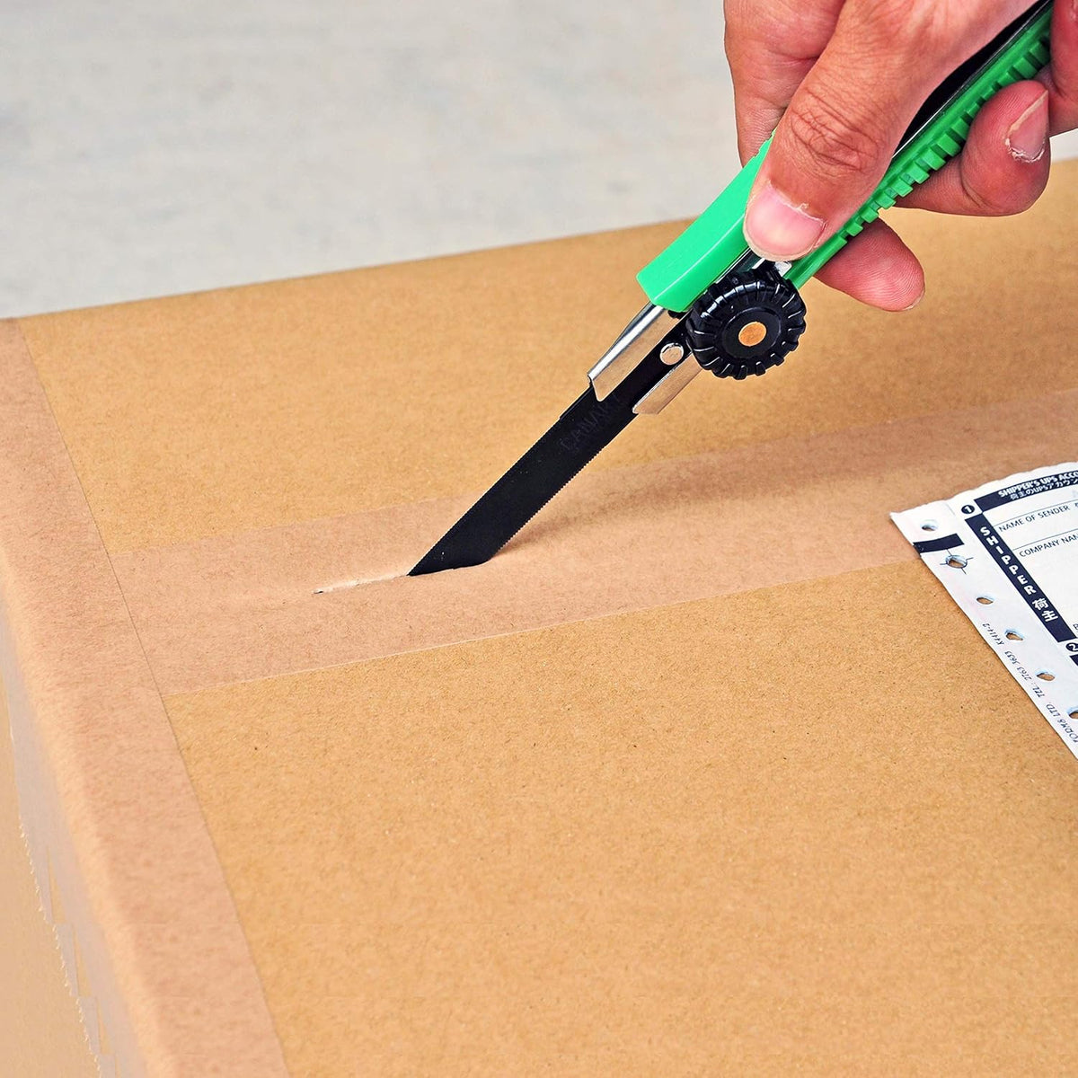 Box Cutter Retractable Heavy Duty Tool, Safety Corrugated Cardboard Cutter Knife, [Non-Stick Fluorine Coating Blade], Made in JAPAN, Green (DC-25F-1)