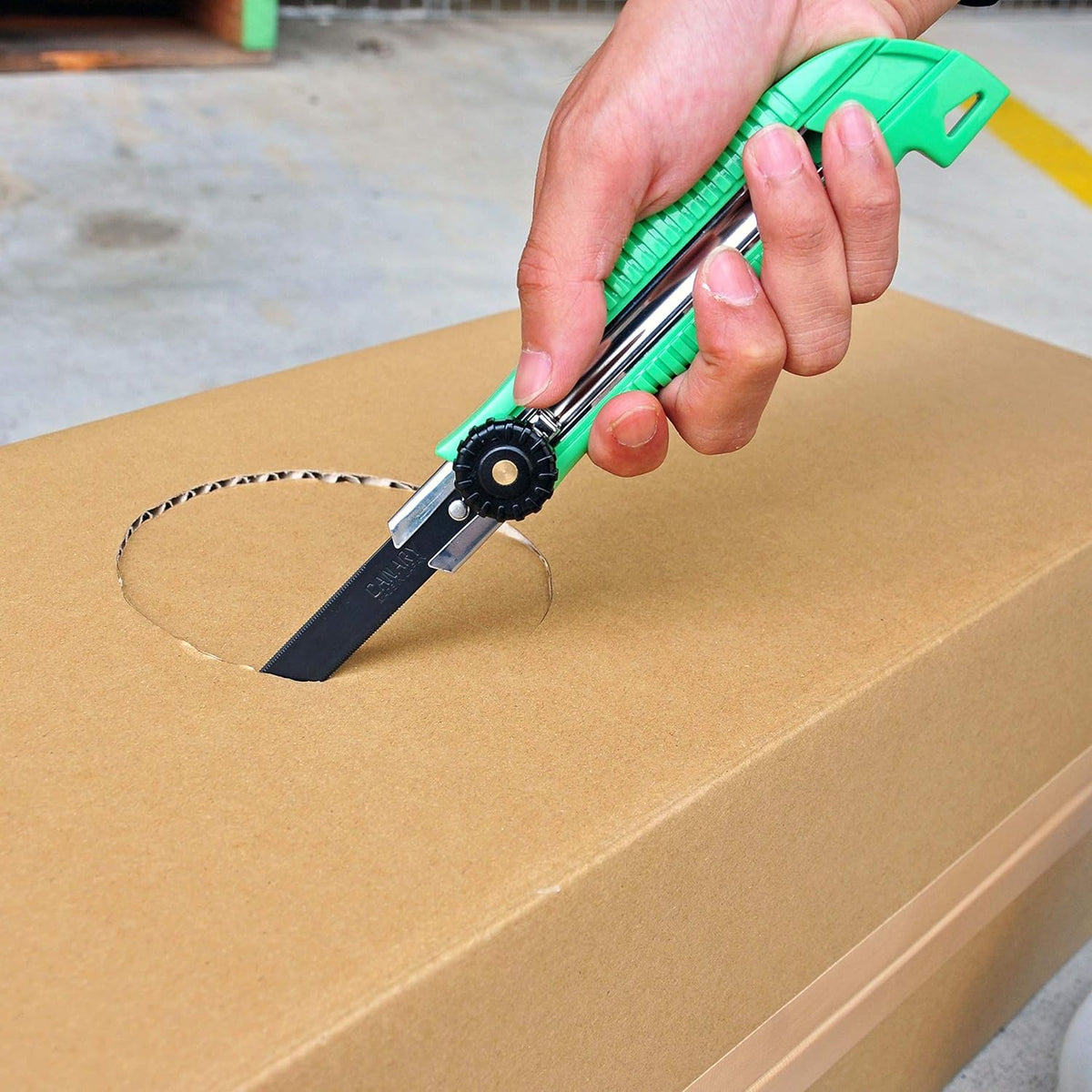 Box Cutter Retractable Heavy Duty Tool, Safety Corrugated Cardboard Cutter Knife, [Non-Stick Fluorine Coating Blade], Made in JAPAN, Green (DC-25F-1)