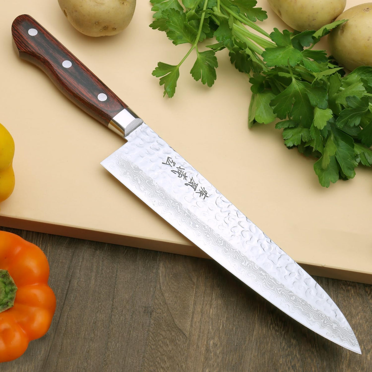 Yoshihiro VG10 16 Layer Hammered Damascus Gyuto Japanese Chefs Knife (7'' (180mm))