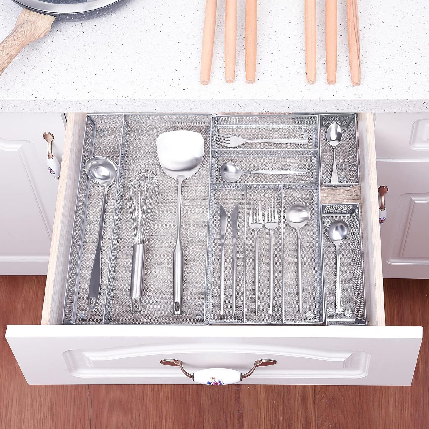 WuGeShop Mesh Silverware Tray Drawer Organizer, Kitchen Utensils Flatware with Anti-slip Mats, Silverware Storage Cutlery Tray for Knives Fork Spoon (5 Separate Compartments, Silver)