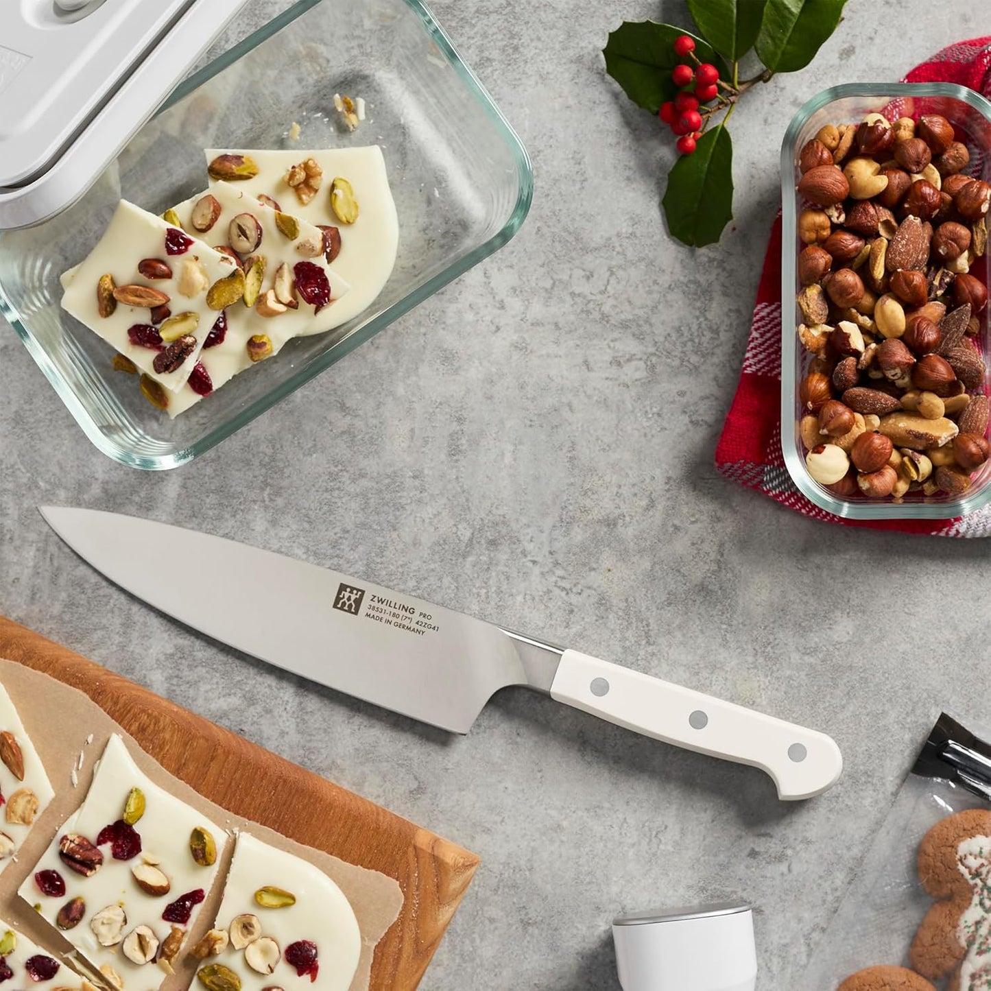 ZWILLING Pro Le Blanc 9-inch Z15 Serrated Bread Knife