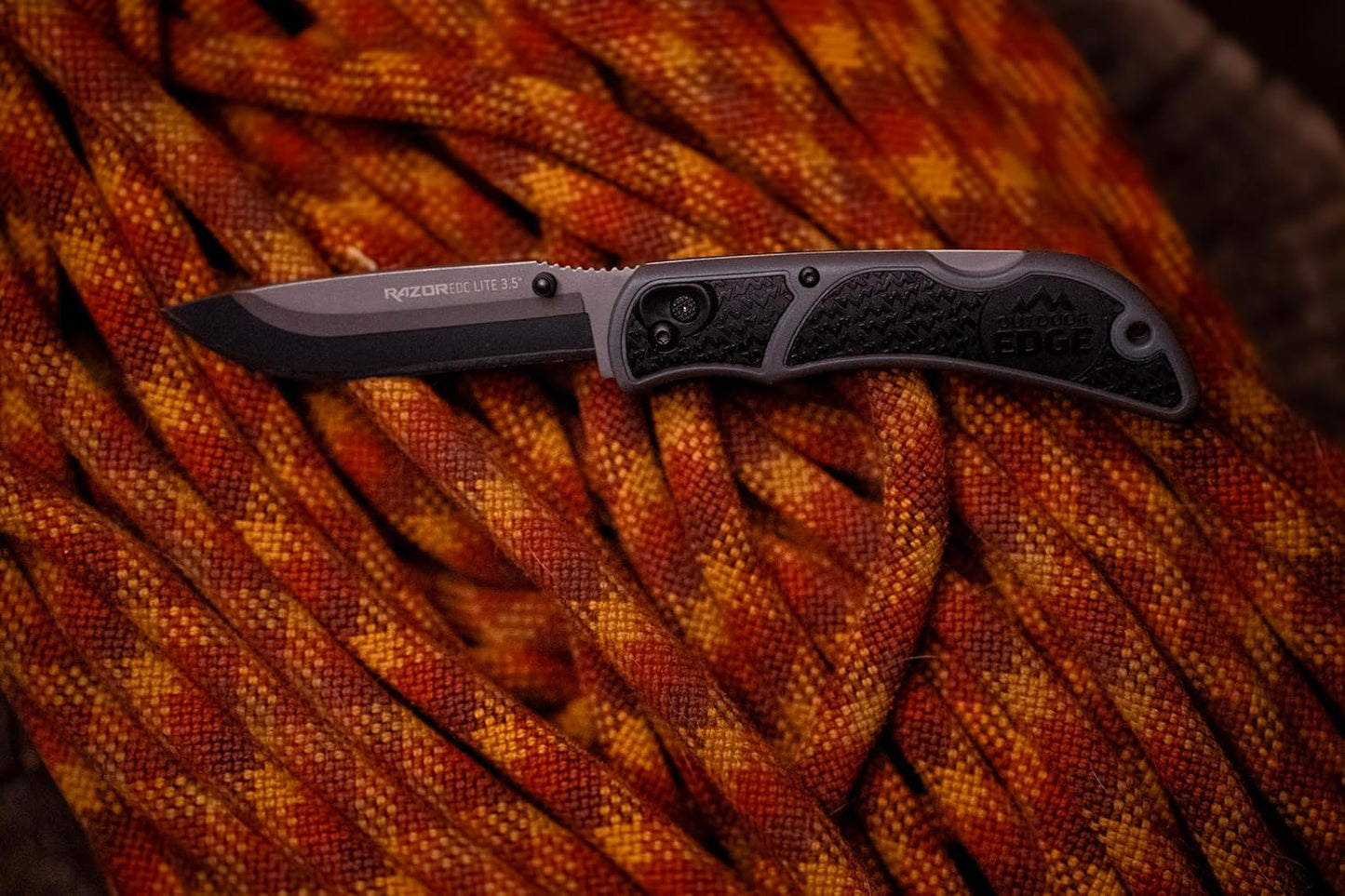 OUTDOOR EDGE 3.5" RazorLite EDC Knife. Pocket Knife with Replaceable Blades and Clip. The Perfect Hunting Blade for Skinning Deer. Blaze Orange with 6 Blades