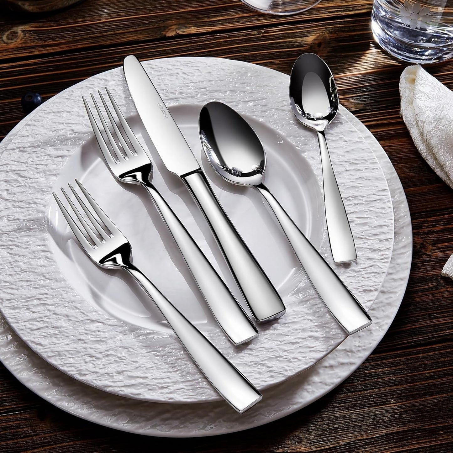 KEAWELL Premium 9.5" Louis Dinner Knives, Set of 4, Stainless Steel Dishwasher Safe, Serrated Knives (Plain)