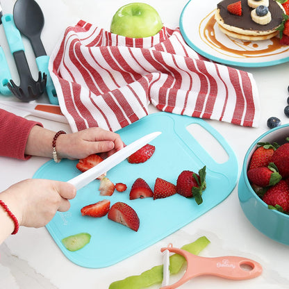 Baketivity Kid Safe Plastic Knives for Real Cooking with Cutting Board, Peeler for Kitchen - Knife Set with Blunt Tip, Dishwasher Safe, BPA Free Kids Knives for Cutting