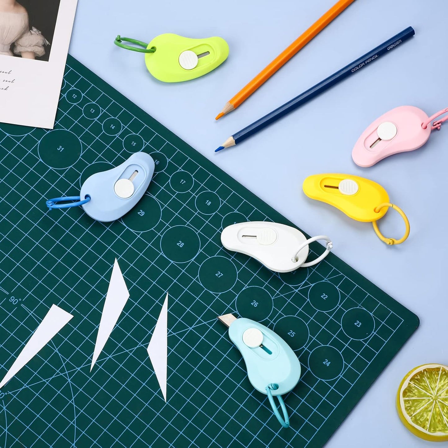 6 Pieces Mini Keychain Box Cutter Small Cute Utility Knife Box Cutter Retractable Letter Opener Pocket Knives Portable Colorful Mini Slides Open for Packages Letter Boxes Paper Cutting DIY