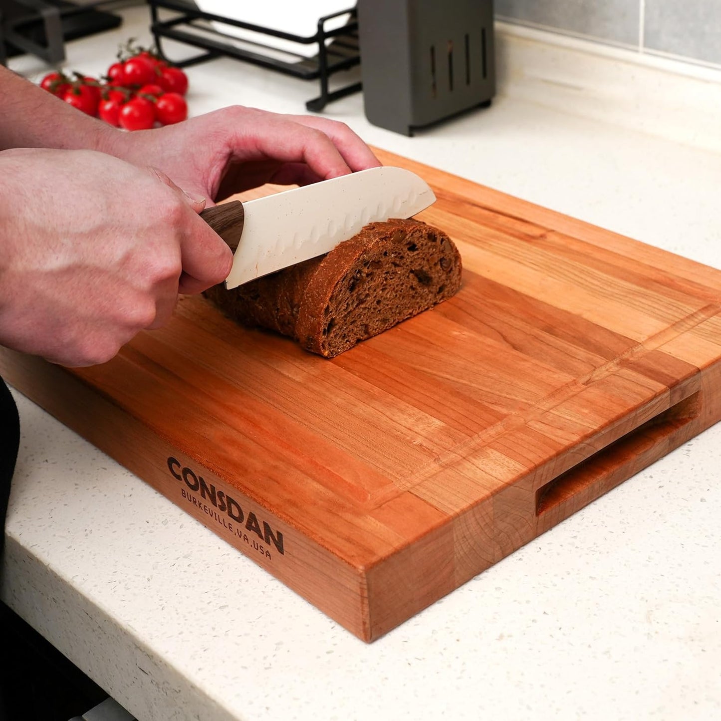 CONSDAN Walnut Cutting Board for Kitchen, USA Grown Hardwood, 20 x 15, with Invisible Inner Handle, Prefinished with Food-Grade Oil, Suitable for Kitchen Edge Grain, 1" Thick