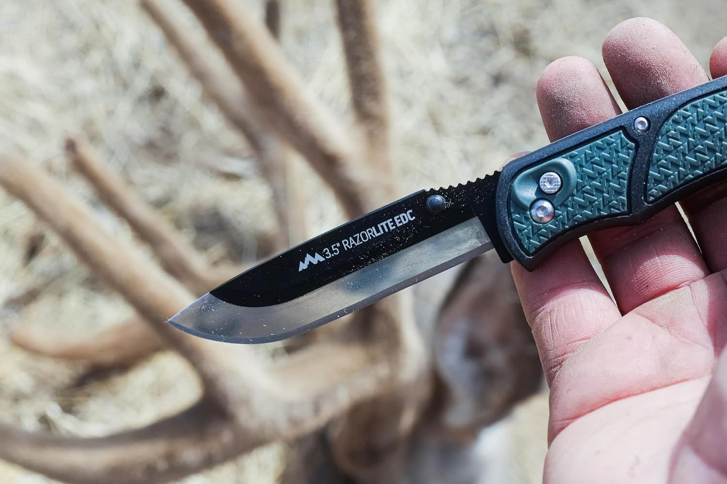OUTDOOR EDGE 3.5" RazorLite EDC Knife. Pocket Knife with Replaceable Blades and Clip. The Perfect Hunting Blade for Skinning Deer. Blaze Orange with 6 Blades